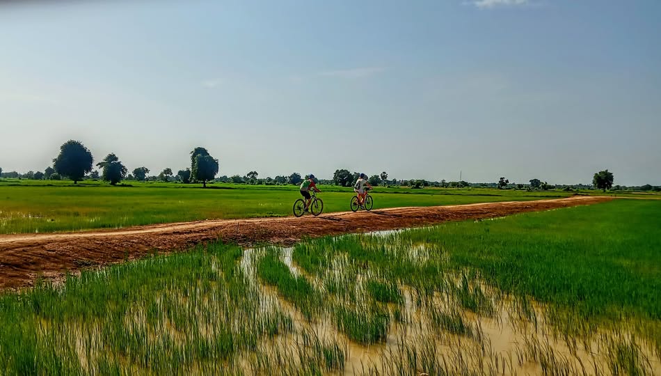 Phnom Penh Bike To Kampong and Siem Reap 5 Days